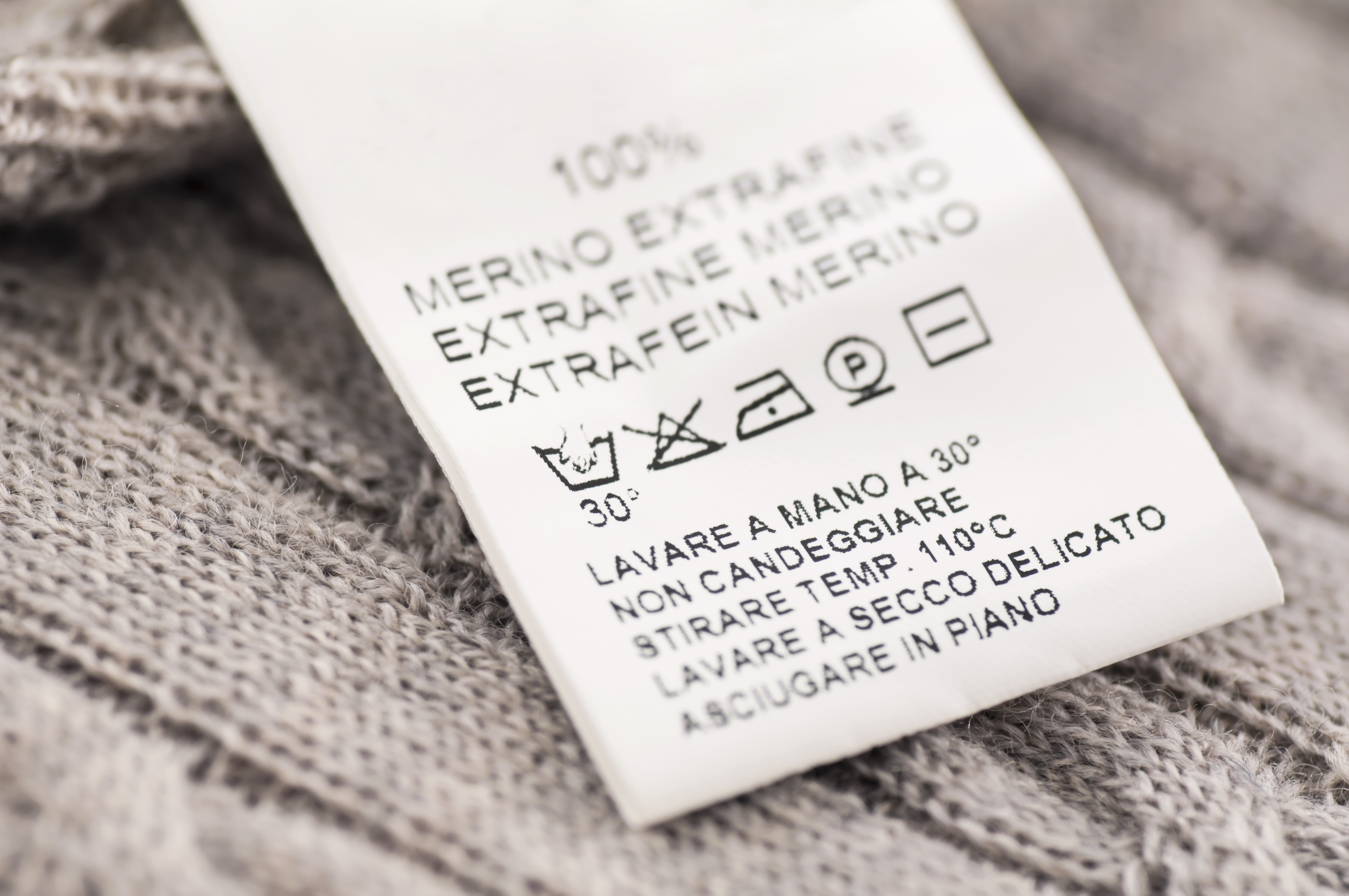 Símbolos de lavado en etiqueta de la ropa